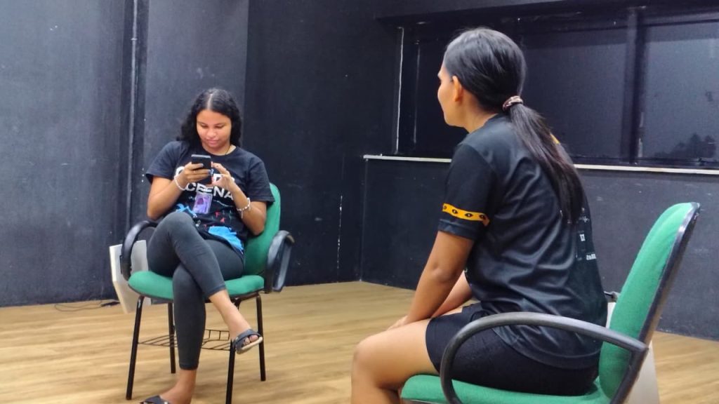 Ensaio aberto de ‘Cair Para Abel’ convida o público a vivenciar os bastidores da criação teatral