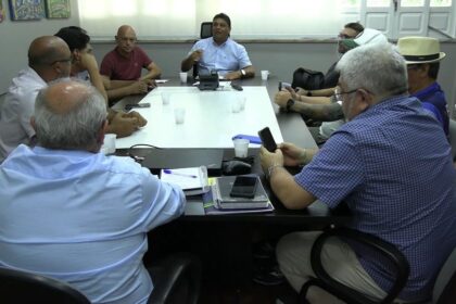 Carnaval na Floresta: Governo do Amazonas cobra planejamento do Carnaval 2026 dos presidentes das escolas de samba 
