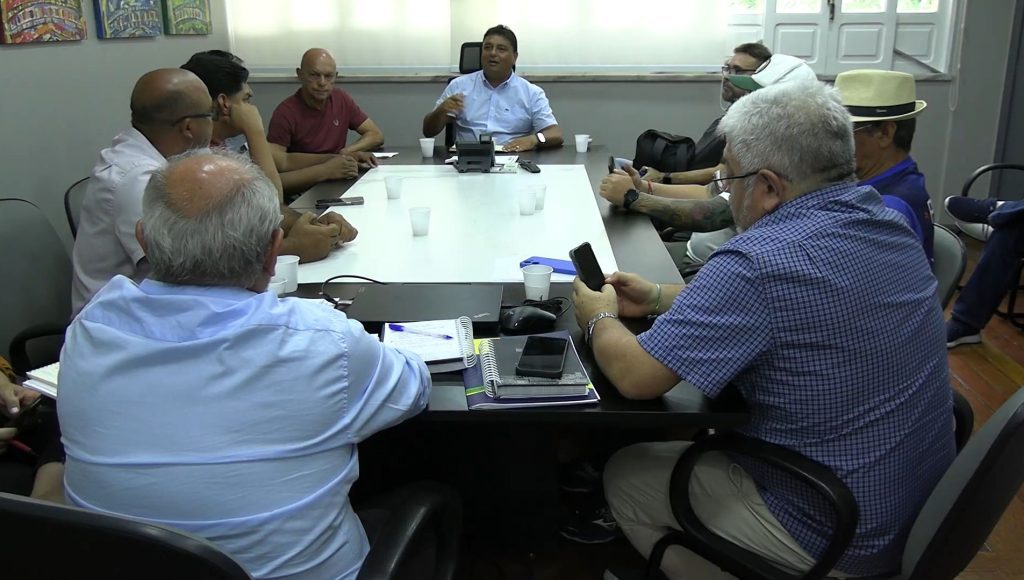 Carnaval na Floresta: Governo do Amazonas cobra planejamento do Carnaval 2026 dos presidentes das escolas de samba 