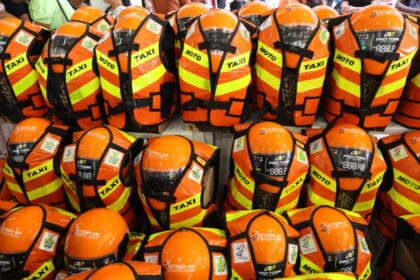 Detran-AM entrega mais de 500 kits de segurança do projeto Motociclista Legal, no município de Tabatinga