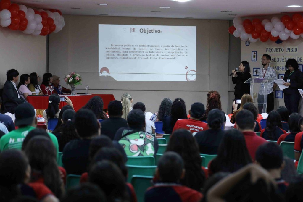 Criatividade e bilinguismo marcam culminância do Projeto Kamishibai na EETI Djalma Batista
