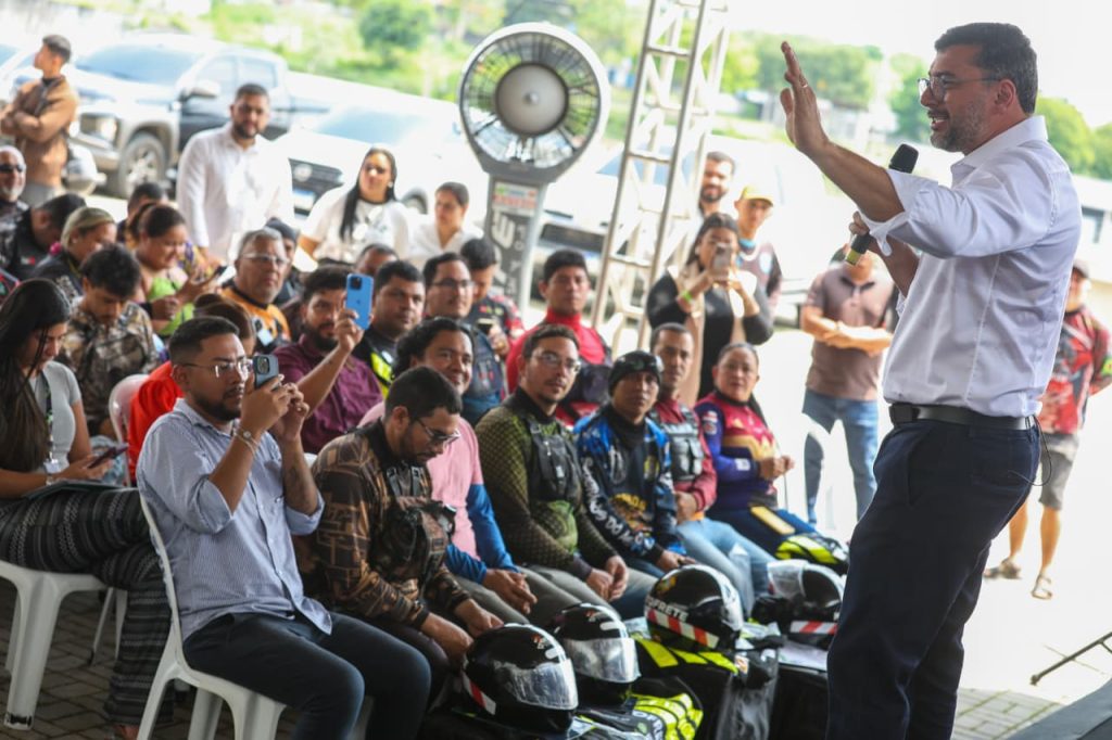 Governador Wilson Lima apresenta novos serviços do Detran-AM e realiza entrega a motofretistas
