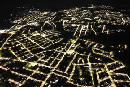Ilumina+ Amazonas: Governo do Estado conclui os serviços do programa em Coari e alcança 100% dos municípios do interior
