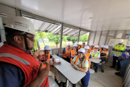 Acadêmicos da UEA visitam obras do Prosai Parintins e conhecem avanços do programa no município