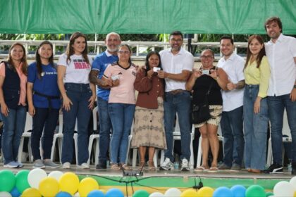 Governador Wilson Lima entrega mais 1.000 cartões do Auxílio Estadual em Itacoatiara