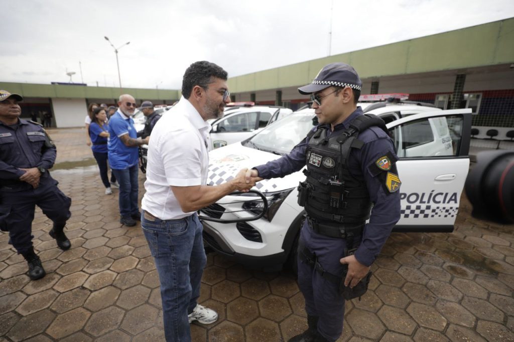Em Itacoatiara, governador Wilson Lima entrega 13 novas viaturas para as Forças de Segurança