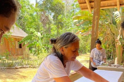 Projeto Uxirana fortalece artesanato caboclo com formação em campo na floresta