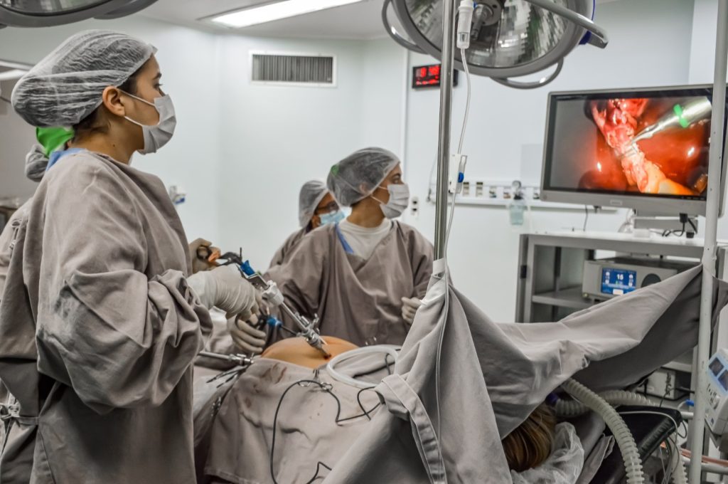 Hospital Adriano Jorge completa 22 anos com avanços na ampliação em 30% da oferta de cirurgias