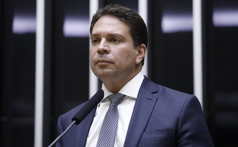 Comissão aprova restrição a venda de carros-fortes
