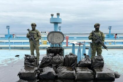 Polícia Militar do Amazonas intercepta balsa petroleira vinda do Peru com 370 kg de cloridrato de cocaína