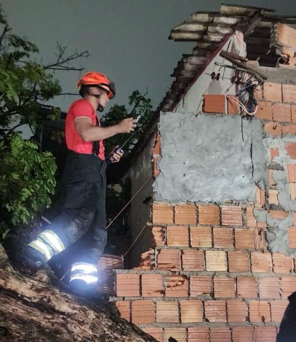 Corpo de Bombeiros atendeu 45 ocorrências após forte chuva em Manaus