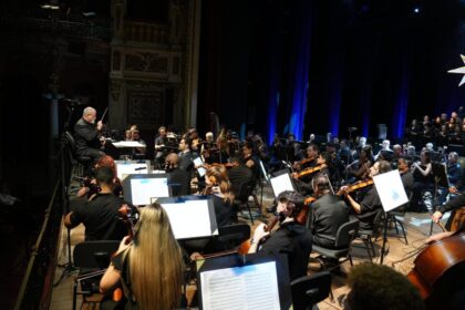 Concerto de Natal emociona público no Teatro Amazonas com coral e orquestra
