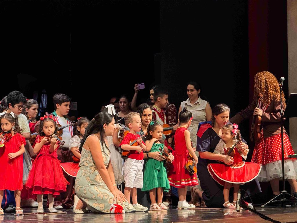 Arte, infância e emoção marcam o concerto ‘Crianças Unidas do Brasil’ no Teatro Amazonas