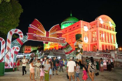 Largo de São Sebastião se transforma em palco de fé, emoção e magia na abertura do ‘Mundo Encantado do Natal’