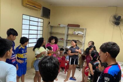 Espetáculo ‘Um Sonho de Natal’ encerra oficinas de Teatro do Oprimido em Manaus