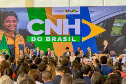 Direção do Detran Amazonas participa do lançamento da CNH do Brasil; confira novas regras