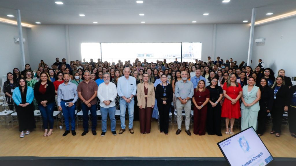 Fapeam promove mesa-redonda sobre os Desafios do Combate à Corrupção no Serviço Público Brasileiro