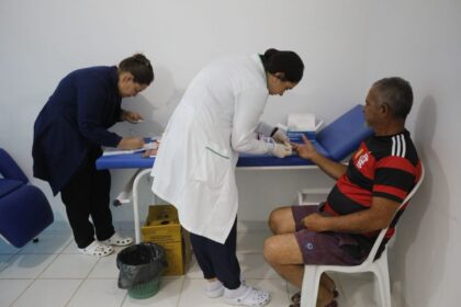 Governador Wilson Lima vistoria mutirão de cirurgias de catarata e reforma de hospital em Rio Preto da Eva