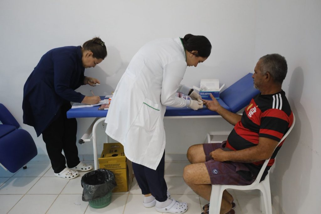 Governador Wilson Lima vistoria mutirão de cirurgias de catarata e reforma de hospital em Rio Preto da Eva