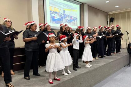 PGE-AM recebe crianças da Escola Estadual Plácido Serrano para celebração natalina