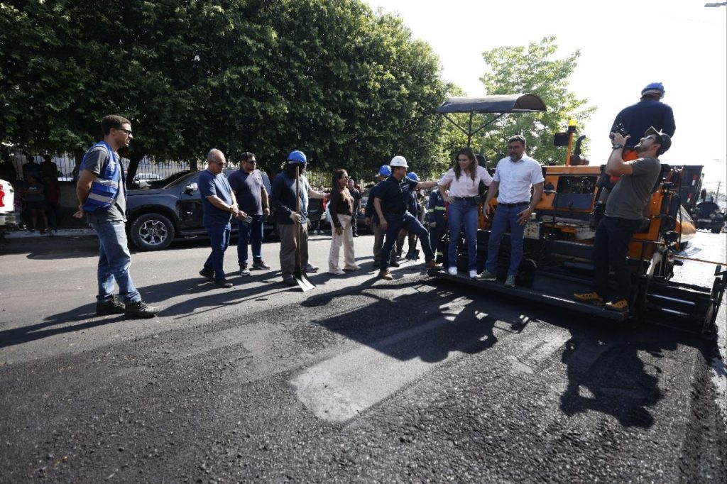 Governador Wilson Lima vistoria obras de recuperação viária em Manacapuru