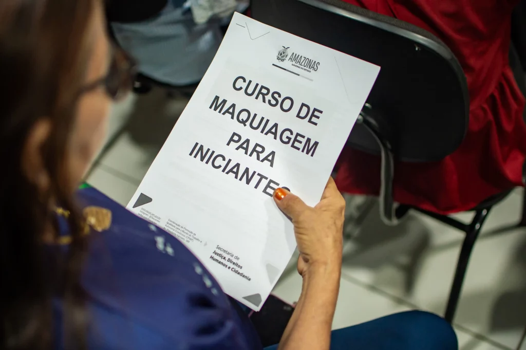 Sejusc promove curso de maquiagem básica para adolescentes do Centro Socioeducativo de Internação Feminina