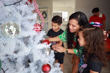 Famílias reassentadas pelo Prosamin+ celebram o Natal em moradias seguras, longe do risco de alagação