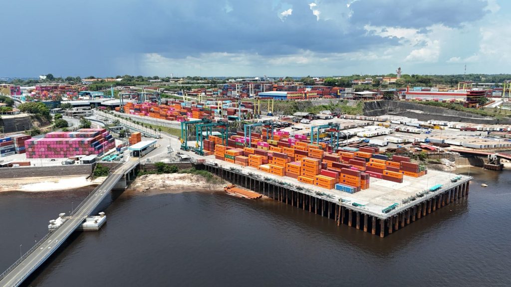 Amazonas movimenta US$ 1,2 bilhão na corrente de comércio em novembro de 2025