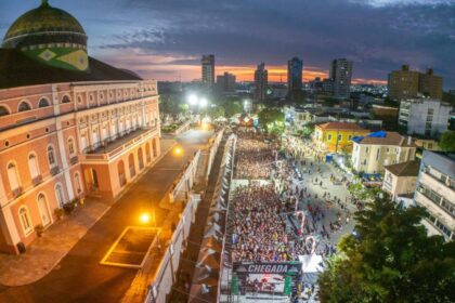 Corrida do Teatro Amazonas reúne mais de 3 mil atletas na celebração dos 129 anos do monumento
