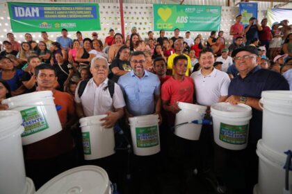 Em Caapiranga, governador Wilson Lima realiza novas entregas de cadeiras de rodas e fortalece o setor primário