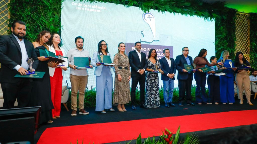 Governo do Amazonas celebra talentos da ciência e da comunicação no Prêmio Fapeam de CT&I 2025