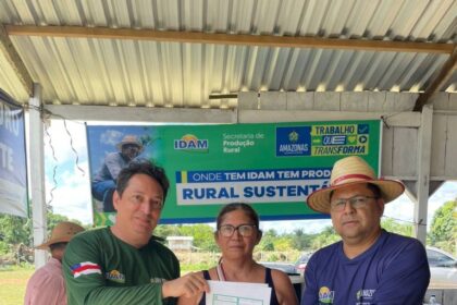 Em ação itinerante, Idam leva regularização e doação de mudas a agricultores de Manacapuru