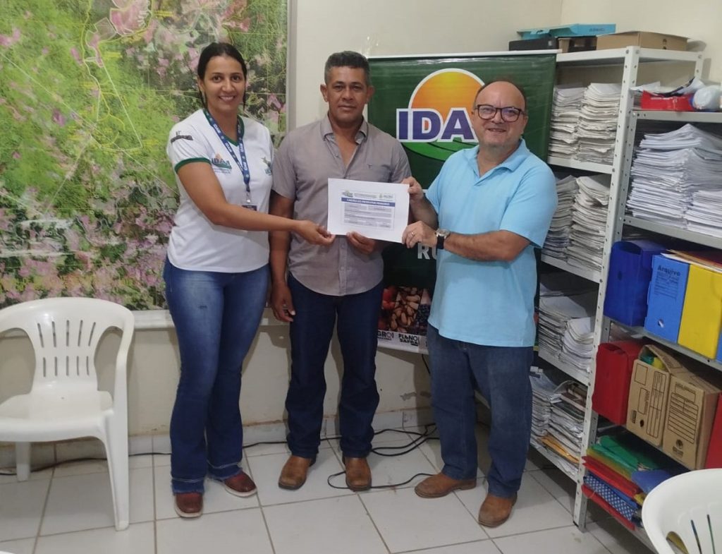 Idam atende 45 agricultores familiares e criadores de Boca do Acre com emissão de Cartão do Produtor Primário