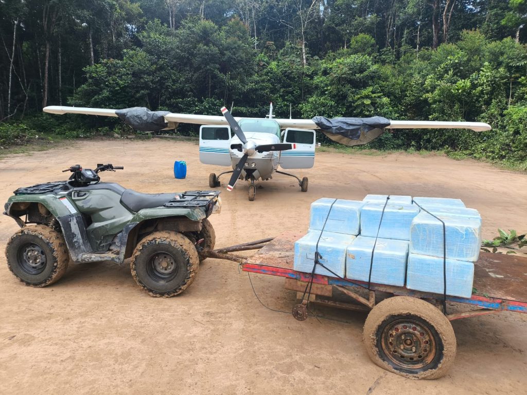 Polícia Militar do Amazonas apreende meia tonelada de cocaína em área de mata no município de Maués