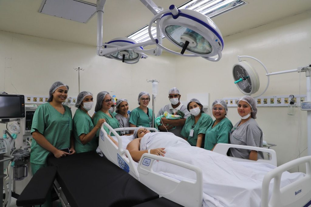 Instituto da Mulher Dona Lindu registra o parto do primeiro bebê de 2026 na rede estadual de saúde