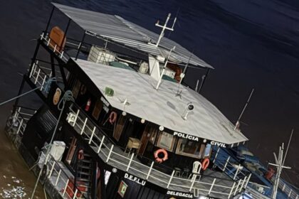 Base Paulo Pinto Nery: PC-AM apreende 12 toneladas de pirarucu seco em embarcação próximo à Itacoatiara