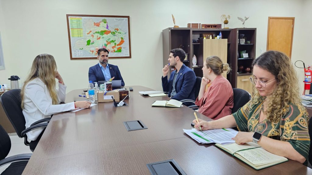 Sema Amazonas recebe reconhecimento da Embaixada da Irlanda por queda no desmatamento e nas queimadas