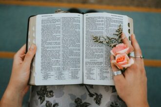 Vara e cajado: a proteção de Deus quando tudo parece desabar