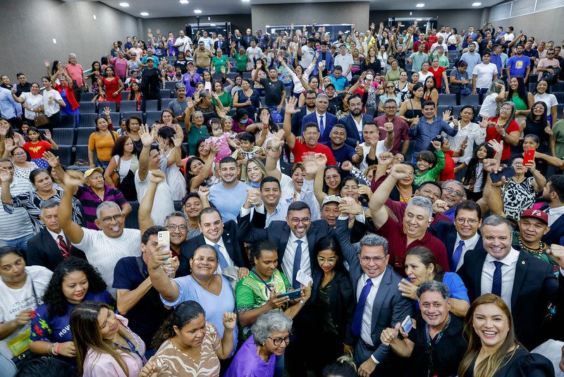 Cidadãos ocupam a primeira fila da Aleam e transformam prestação de contas em ato de reconhecimento