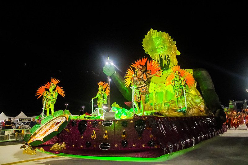 Carnaval na Floresta 2026: Desfiles do Acesso B levam fé, Amazônia e empoderamento feminino à Avenida
