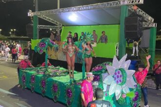Carnaval na Floresta 2026: Desfiles das escolas do Grupo Experimental acontecem neste fim de semana