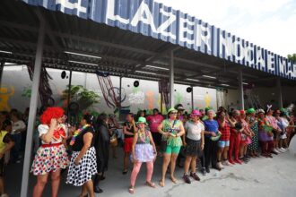Moradores comemoram inauguração do novo Centro de Lazer Noca e Maroca, na zona norte da capital
