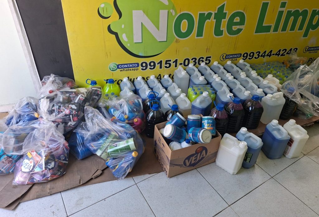 Após denúncia, PC-AM, Procon e Visa Manaus desarticulam loja clandestina que fabricava produtos de limpeza