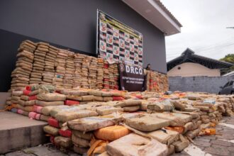 Polícia Militar do Amazonas prende 11 pessoas e apreende 2,7 toneladas de drogas na zona oeste de Manaus