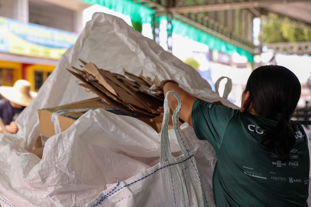 Projeto apoiado pelo Governo do Amazonas investiga produção e descarte de resíduos sólidos no ambiente escolar