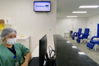HPS Platão Araújo adota tecnologia que otimiza o fluxo de atendimento aos pacientes