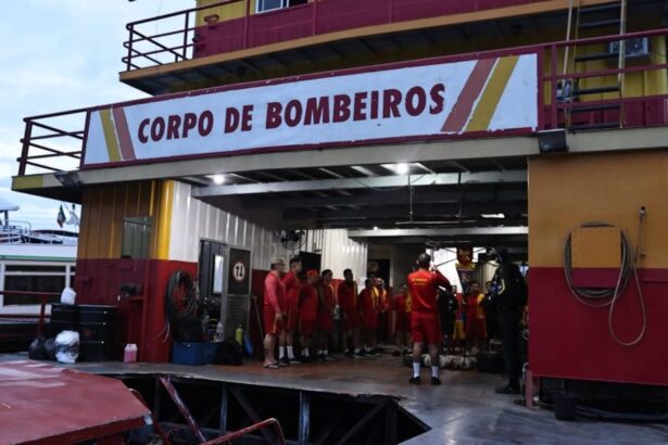 Corpo de Bombeiros do Amazonas encontra corpo de passageiro desaparecido em naufrágio da Lancha Lima de Abreu XV
