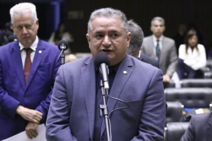 Projeto aumenta pena de importunação sexual na frente de criança