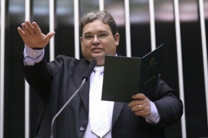 Projeto pune com multa estabelecimento que discriminar por gênero ou orientação sexual