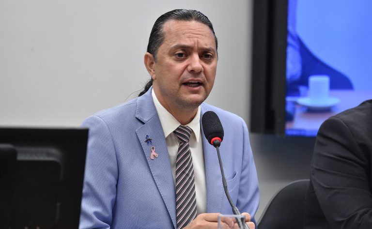 Projeto cria política nacional para garantir terapia nutricional no SUS